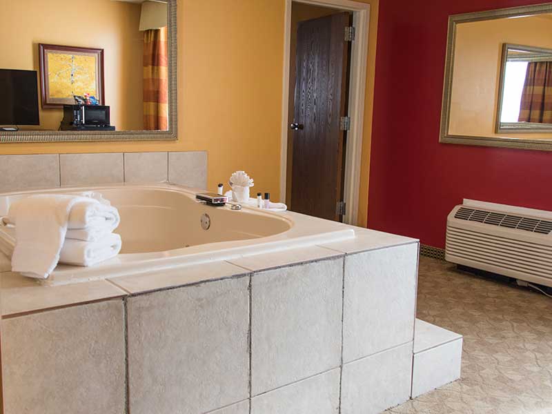 hotels in denver with big bathtubs